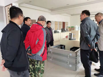 河南省建設(shè)廳科技與標(biāo)準(zhǔn)處康處長(zhǎng)、河南省建筑協(xié)會(huì)段秘書長(zhǎng)、河南省建筑科學(xué)研究院黃工等一行蒞臨考察